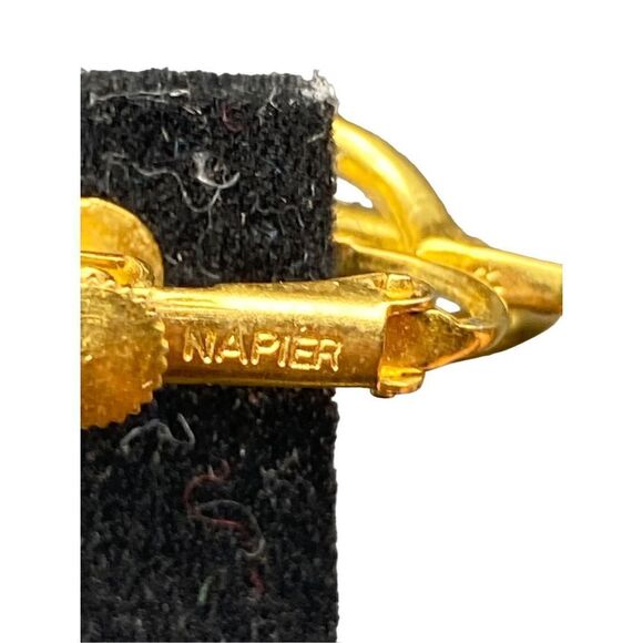 Vintage Napier Gold Tone Small Swirl Pin with matching screw back earring marked - Picture 9 of 10